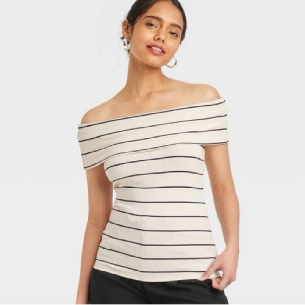 A New Day Off the Shoulder Top size L